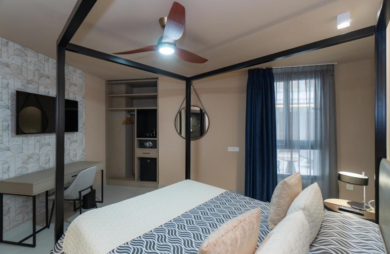 Hotel Perla Del Sur ตอร์เรโมลิโนส ภายนอก รูปภาพ