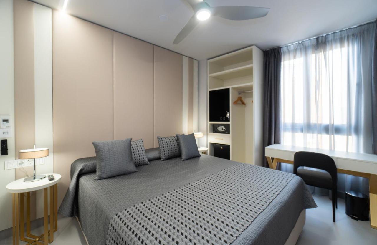 Hotel Perla Del Sur ตอร์เรโมลิโนส ภายนอก รูปภาพ
