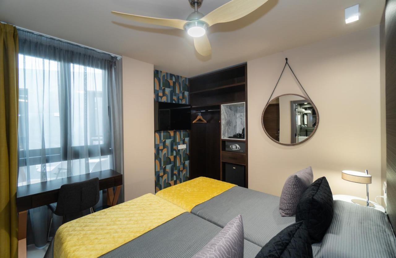 Hotel Perla Del Sur ตอร์เรโมลิโนส ภายนอก รูปภาพ